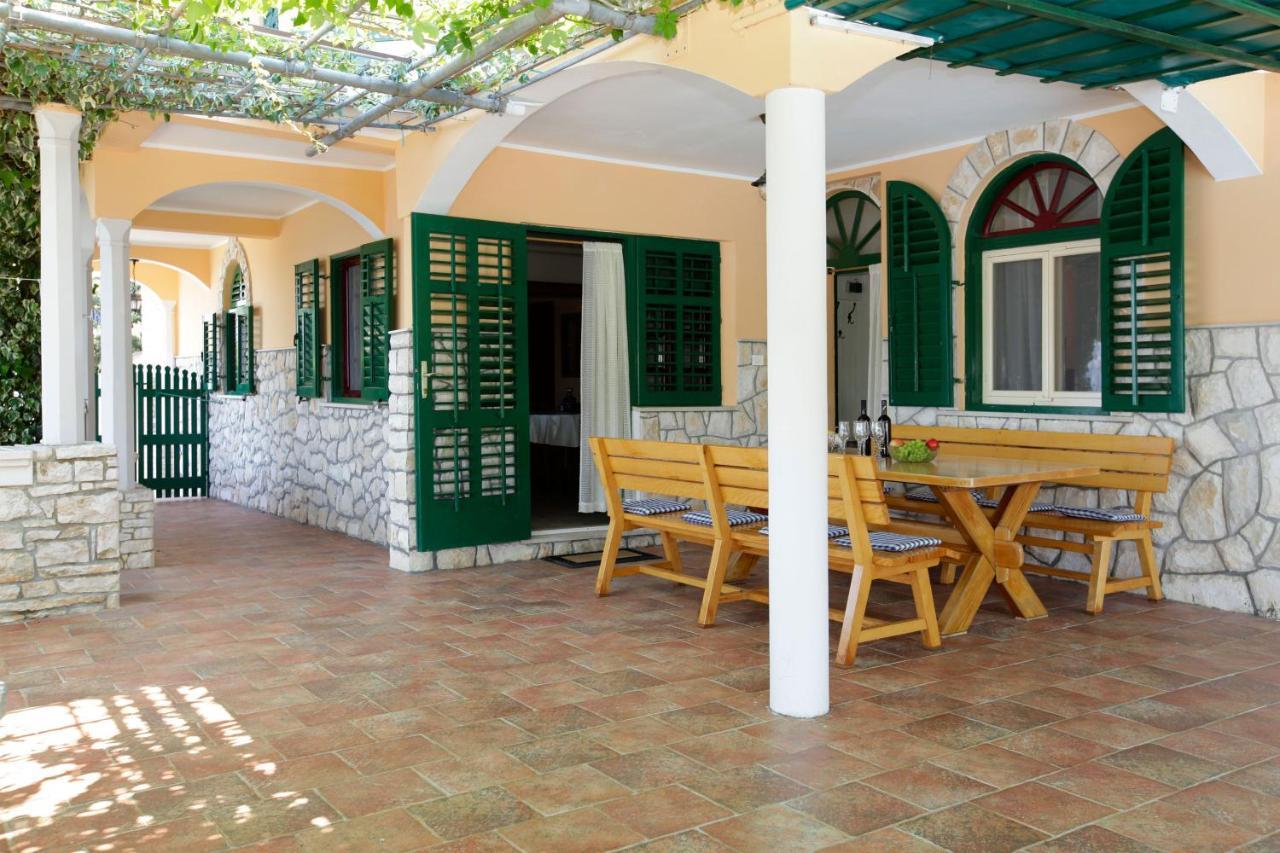 Unique Seaside Villa With Pool Vela Luka Eksteriør billede