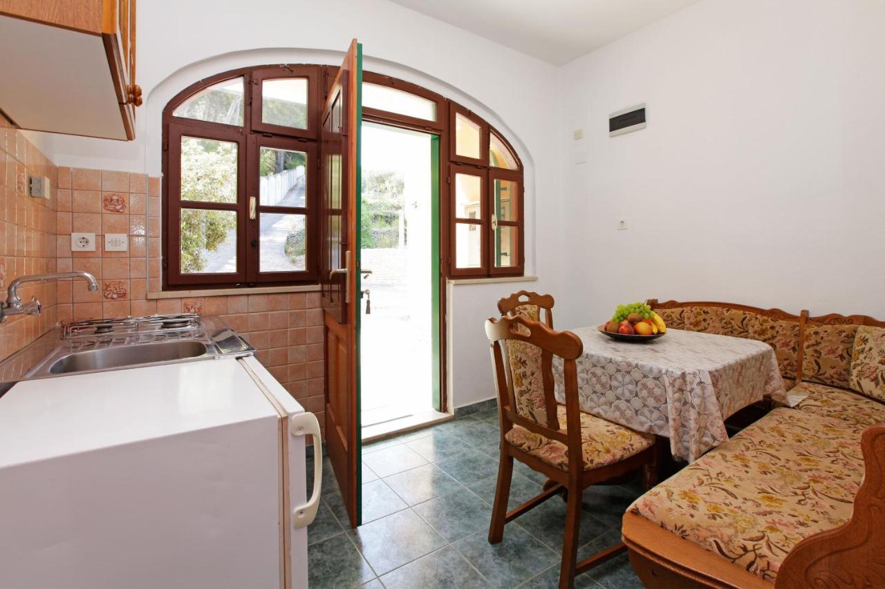 Unique Seaside Villa With Pool Vela Luka Eksteriør billede